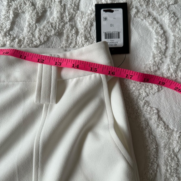 Y2K Inspired DKNY women's solid wide-leg crepe cargo-pocket pants ivory Size 10 - Picture 9 of 9